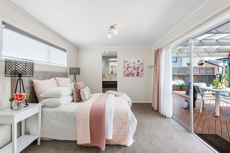 Photo of property in 10 Borrowdace Avenue, Botany Downs, Auckland, 2010