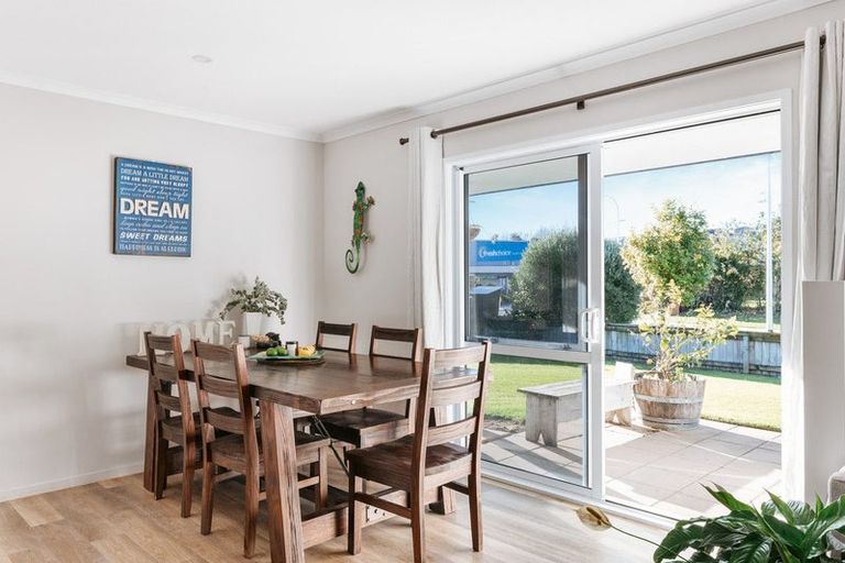 Photo of property in 2 Mckenna Lane, Omokoroa, 3114