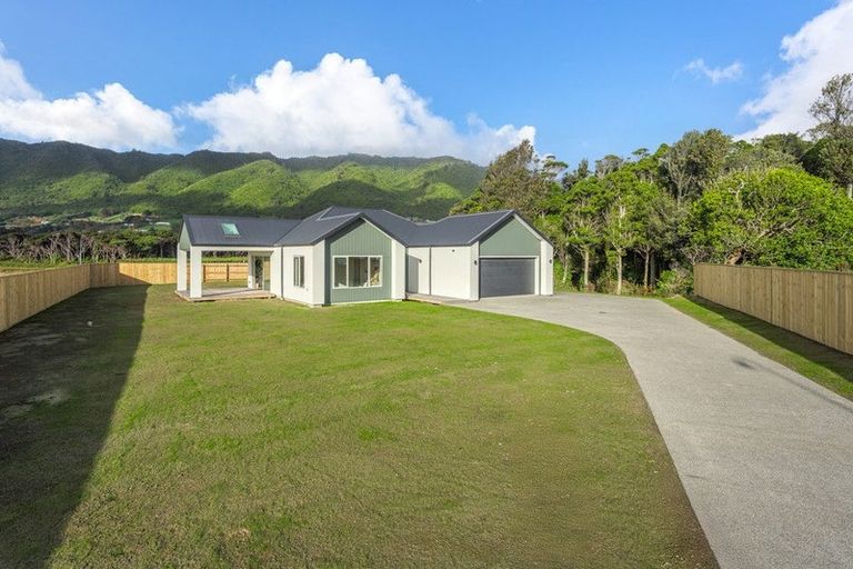 Photo of property in 7 Pihoihoi Close, Waikanae, 5036