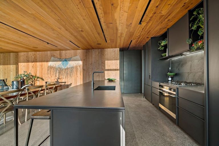 Photo of property in 81 Piha Road, Piha, New Lynn, 0772