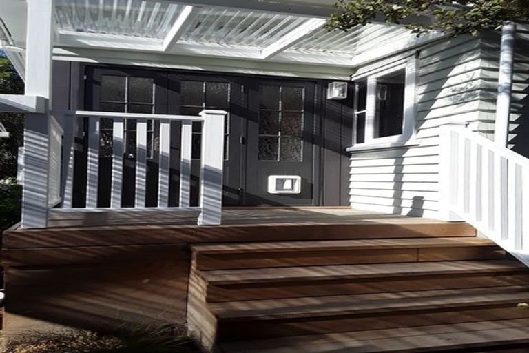 Photo of property in 1/22 Neptune Avenue, Beach Haven, Auckland, 0626