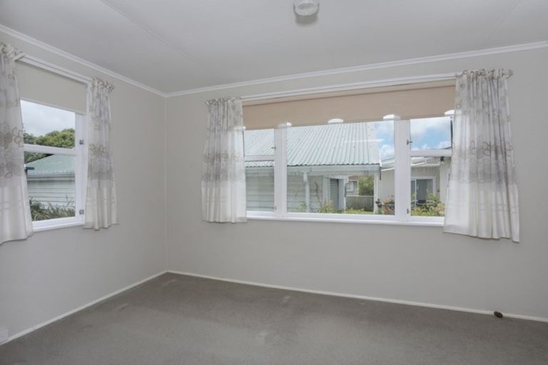 Photo of property in 2 Signal Street, Marton, 4710