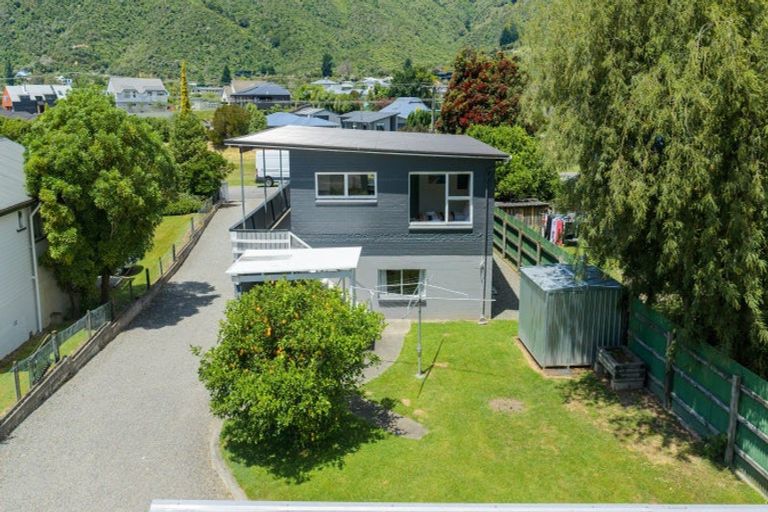 Photo of property in 30 Beach Road, Waikawa, Picton, 7220