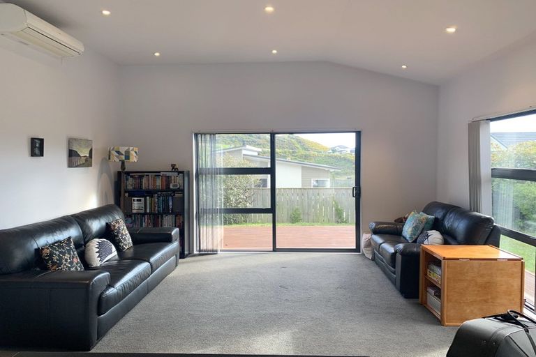 Photo of property in 6 Kaimai Place, Aotea, Porirua, 5024
