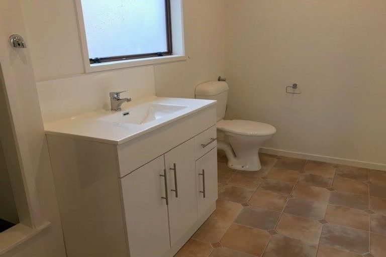 Photo of property in 12a Prince Regent Drive, Half Moon Bay, Auckland, 2012