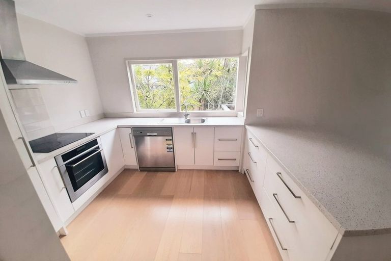 Photo of property in 2/73 Newhaven Terrace, Mairangi Bay, Auckland, 0630