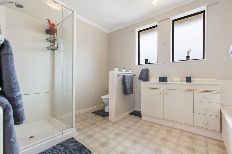 Photo of property in 2 Kamaka Crescent, Bridge Hill, Alexandra, 9320