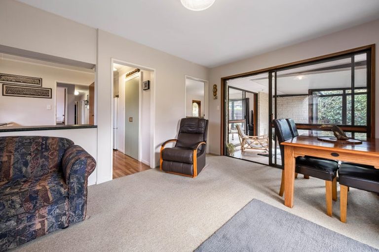 Photo of property in 22 Broadfell Avenue, Avonhead, Christchurch, 8042