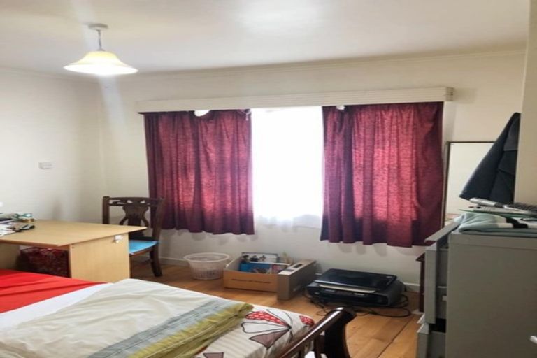 Photo of property in 26 Netherlands Avenue, Kelston, Auckland, 0602