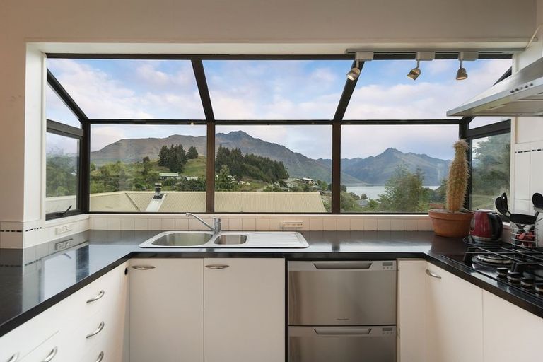 Photo of property in 20 Greenstone Place, Fernhill, Queenstown, 9300