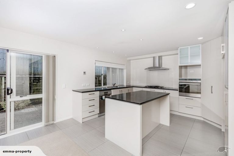 Photo of property in 22 Terrasini Drive, Flat Bush, Auckland, 2019