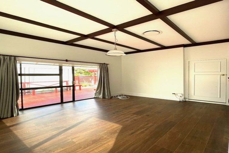 Photo of property in 504 East Coast Road, Windsor Park, Auckland, 0630