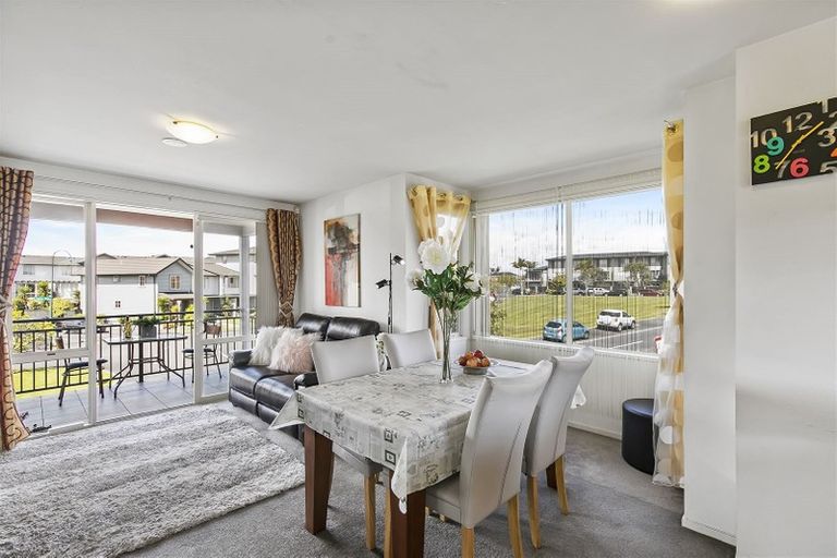 Photo of property in 28 Opito Way, East Tamaki, Auckland, 2013