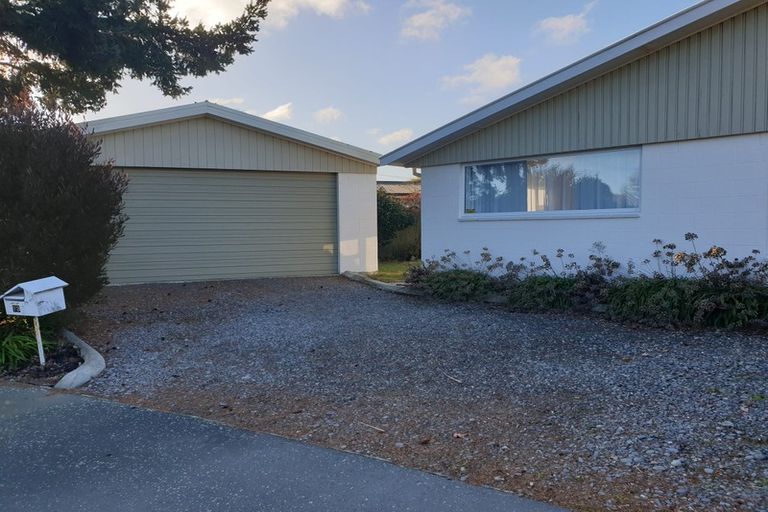 Photo of property in 73 Greendale Avenue, Avonhead, Christchurch, 8042