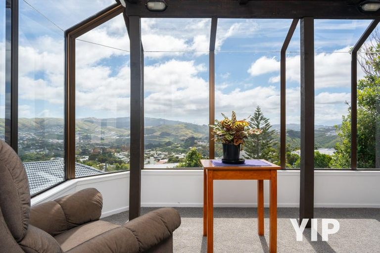 Photo of property in 16 Carluke Street, Paparangi, Wellington, 6037
