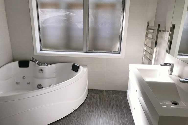 Photo of property in 11 Castleton Way, Flagstaff, Hamilton, 3210