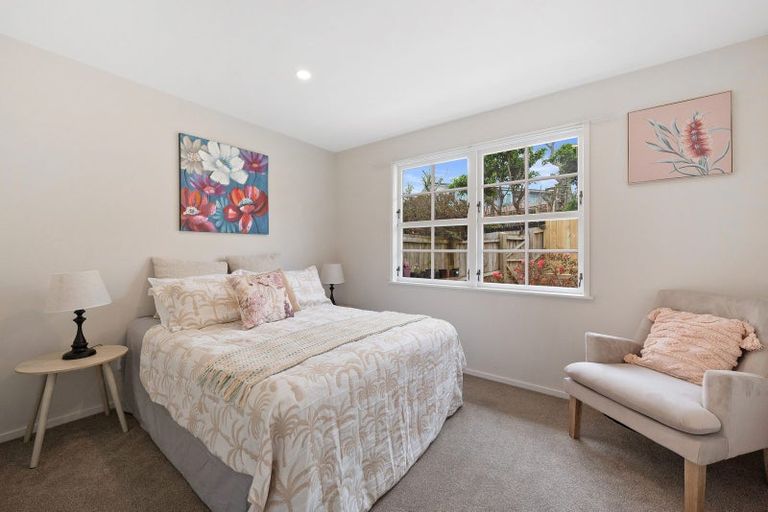 Photo of property in 28 Cockayne Crescent, Sunnynook, Auckland, 0620