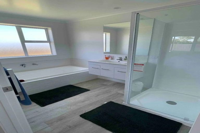 Photo of property in 5 Kahukaka Road, One Tree Point, 0118