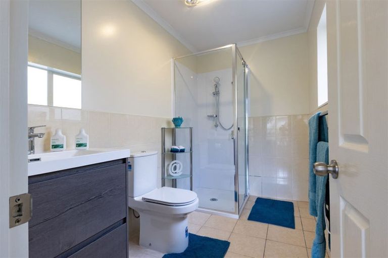 Photo of property in 49 Castlefinn Drive, Weymouth, Auckland, 2103