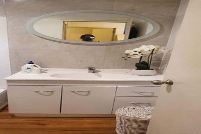 Photo of property in 26c Sunnyfield Crescent, Glenfield, Auckland, 0629