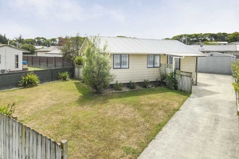 Photo of property in 19 Mcleavey Drive, Kelvin Grove, Palmerston North, 4414