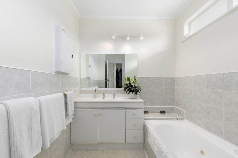 Photo of property in 18 Maple Grove, Kingston, Wellington, 6021