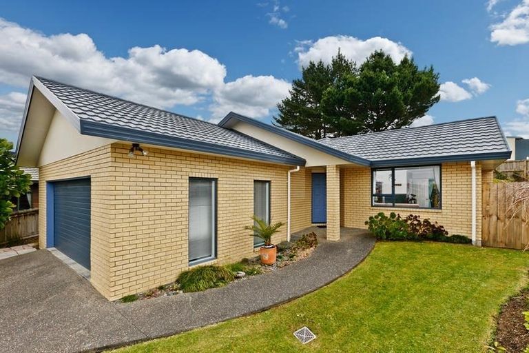 Photo of property in 28 Coventry Way, Long Bay, Auckland, 0630