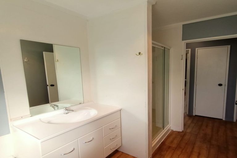 Photo of property in 2/17 Onslow Road, Papakura, 2110