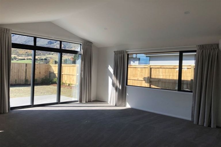 Photo of property in 6 Ward Street, Jacks Point, Queenstown, 9371