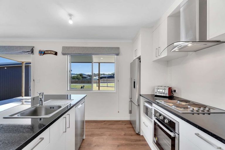 Photo of property in 112 Mahoe Place, Matarangi, Whitianga, 3592