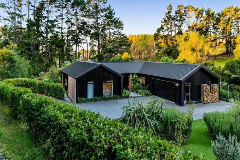 Photo of property in 68 Parrs Road, Hurworth, New Plymouth, 4371