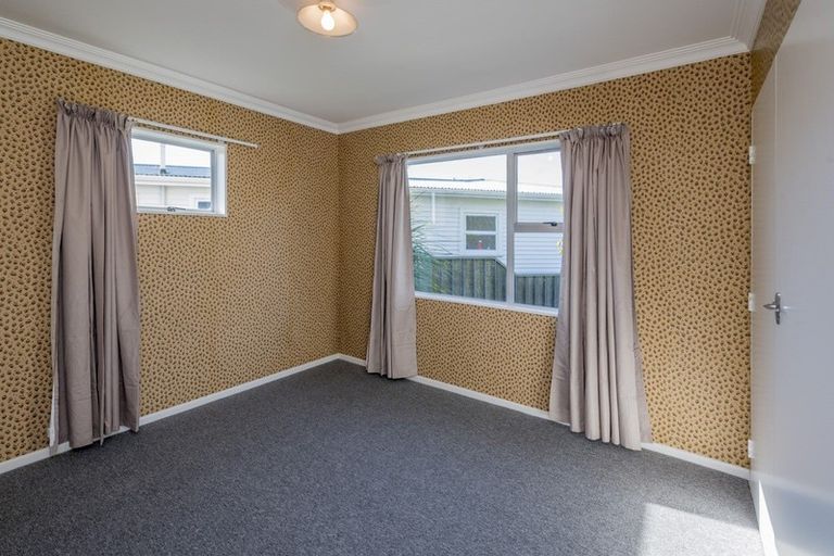 Photo of property in 9 Featherston Street, Levin, 5510
