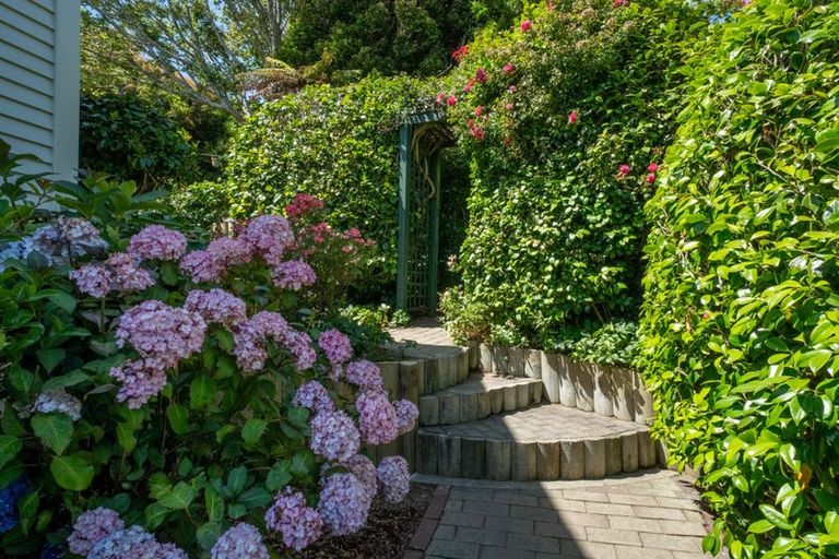 Photo of property in 8 Makatote Grove, Churton Park, Wellington, 6037