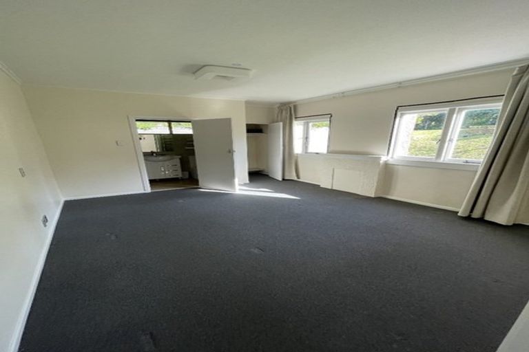Photo of property in 16a Commodore Parry Road, Castor Bay, Auckland, 0620
