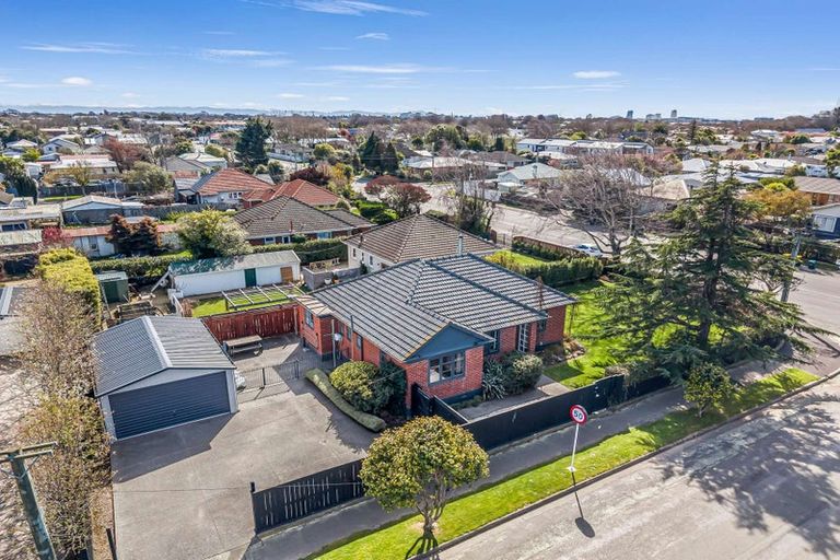 Photo of property in 121 Selwyn Street, Somerfield, Christchurch, 8024