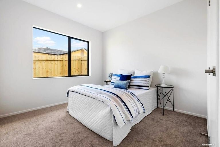 Photo of property in 1 Creswell Lane, Papakura, 2110