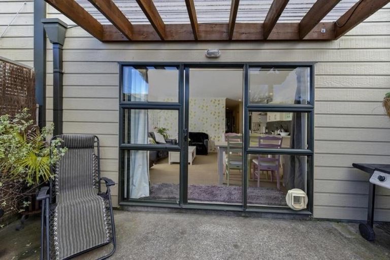 Photo of property in 9/17 Harbour View Road, Te Atatu Peninsula, Auckland, 0610