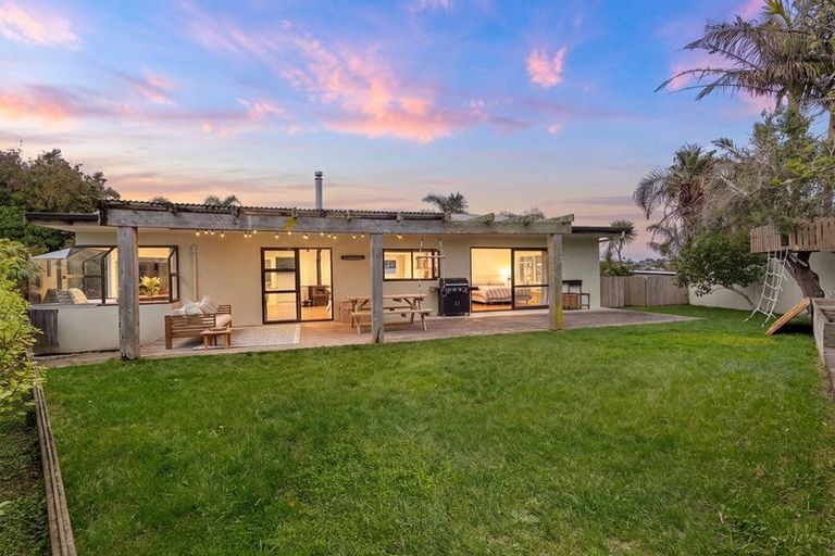 Photo of property in 20 Rawhiti Road, Manly, Whangaparaoa, 0930