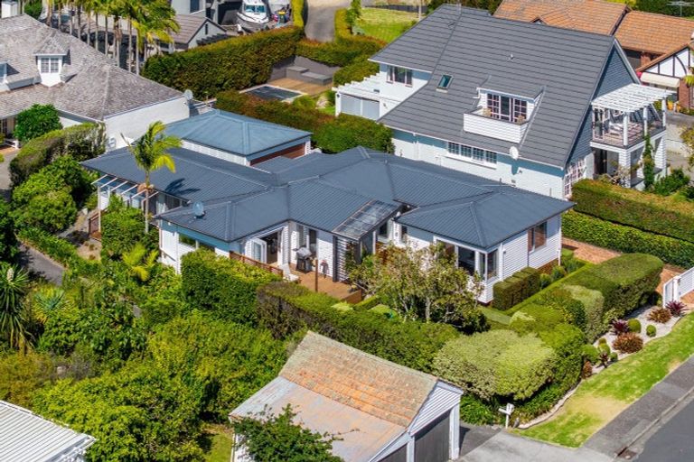 Photo of property in 9 Shelly Beach Parade, Cockle Bay, Auckland, 2014