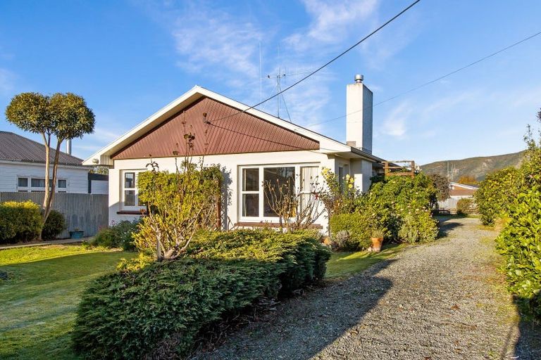 Photo of property in 27 Coronation Street, Waimate, 7924