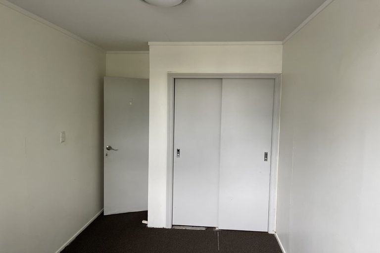 Photo of property in 1/84 Athena Drive, Totara Vale, Auckland, 0629