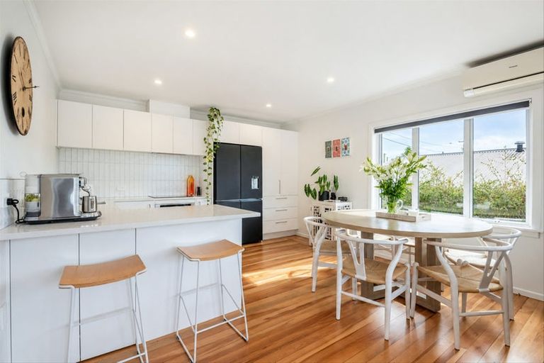 Photo of property in 42 Matipo Road, Mairangi Bay, Auckland, 0630