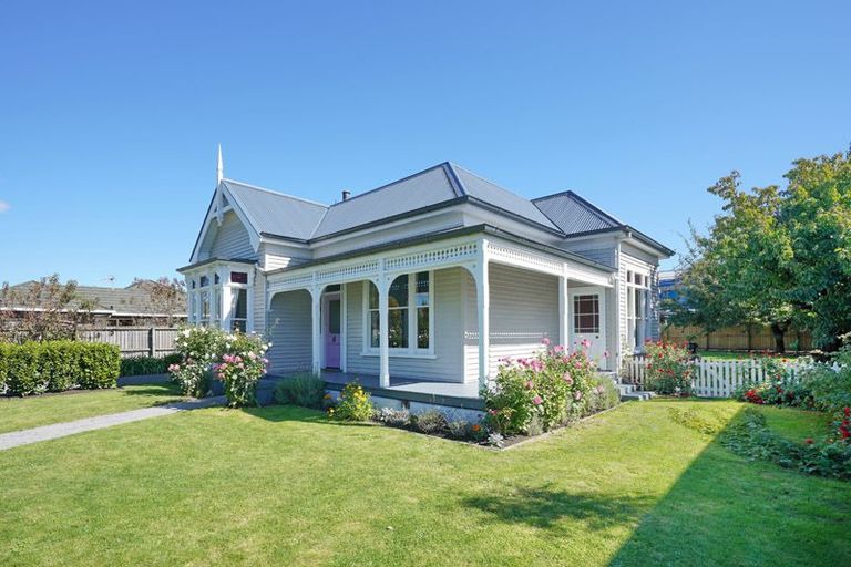 Photo of property in 11 Isabella Place, Waltham, Christchurch, 8011