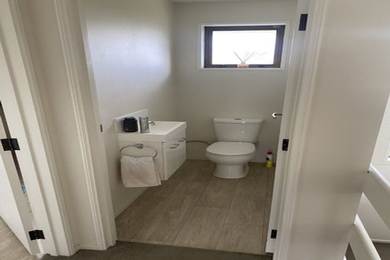 Photo of property in 2/7 Brigid Place, Mount Pleasant, Christchurch, 8081