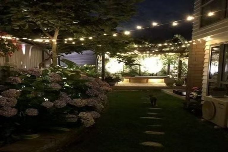 Photo of property in 1b Rae Road, Campbells Bay, Auckland, 0620