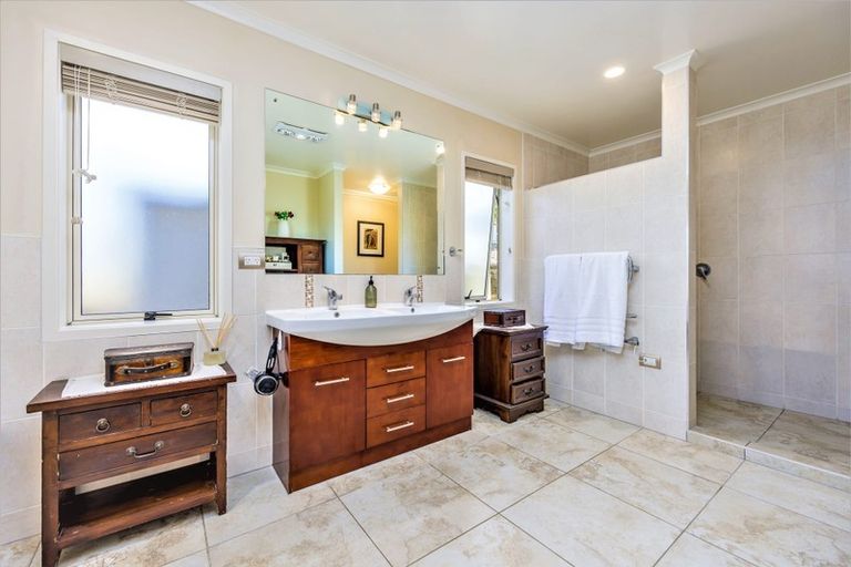 Photo of property in 35 Bayview Park Lane, Orewa, 0931