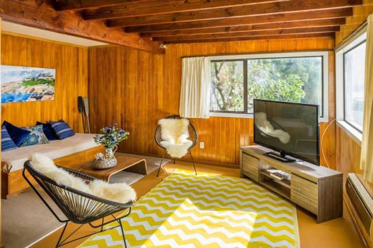 Photo of property in 32 Ocean Parade, Pukerua Bay, 5026