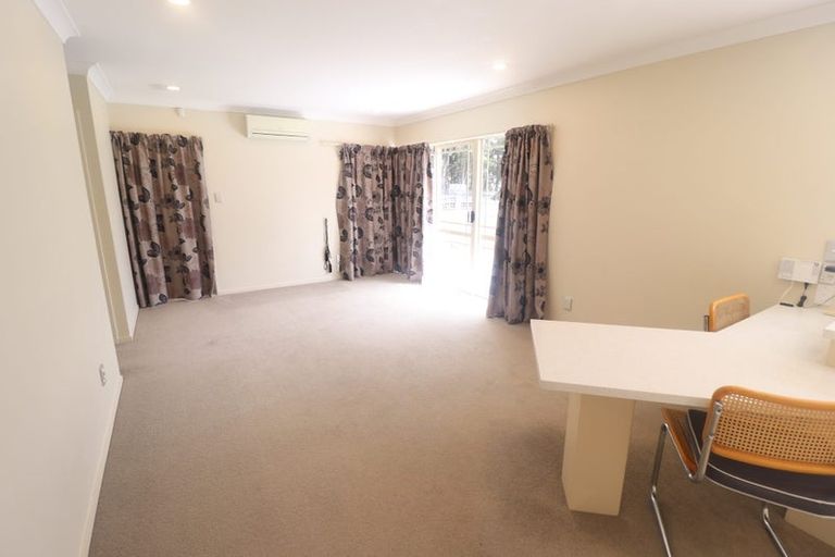 Photo of property in 6 Silkwood Grove, Totara Heights, Auckland, 2105