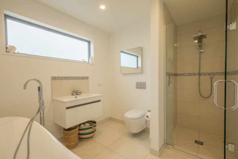 Photo of property in 7 Urquhart Place, Wanaka, 9305