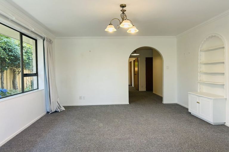 Photo of property in 28 Rewarewa Crescent, Waikanae, 5036